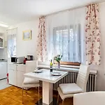 Alb-rosa Apartman *